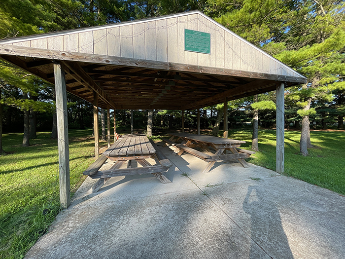 Image of picnic tables in pavilion at Der Happy Hallow